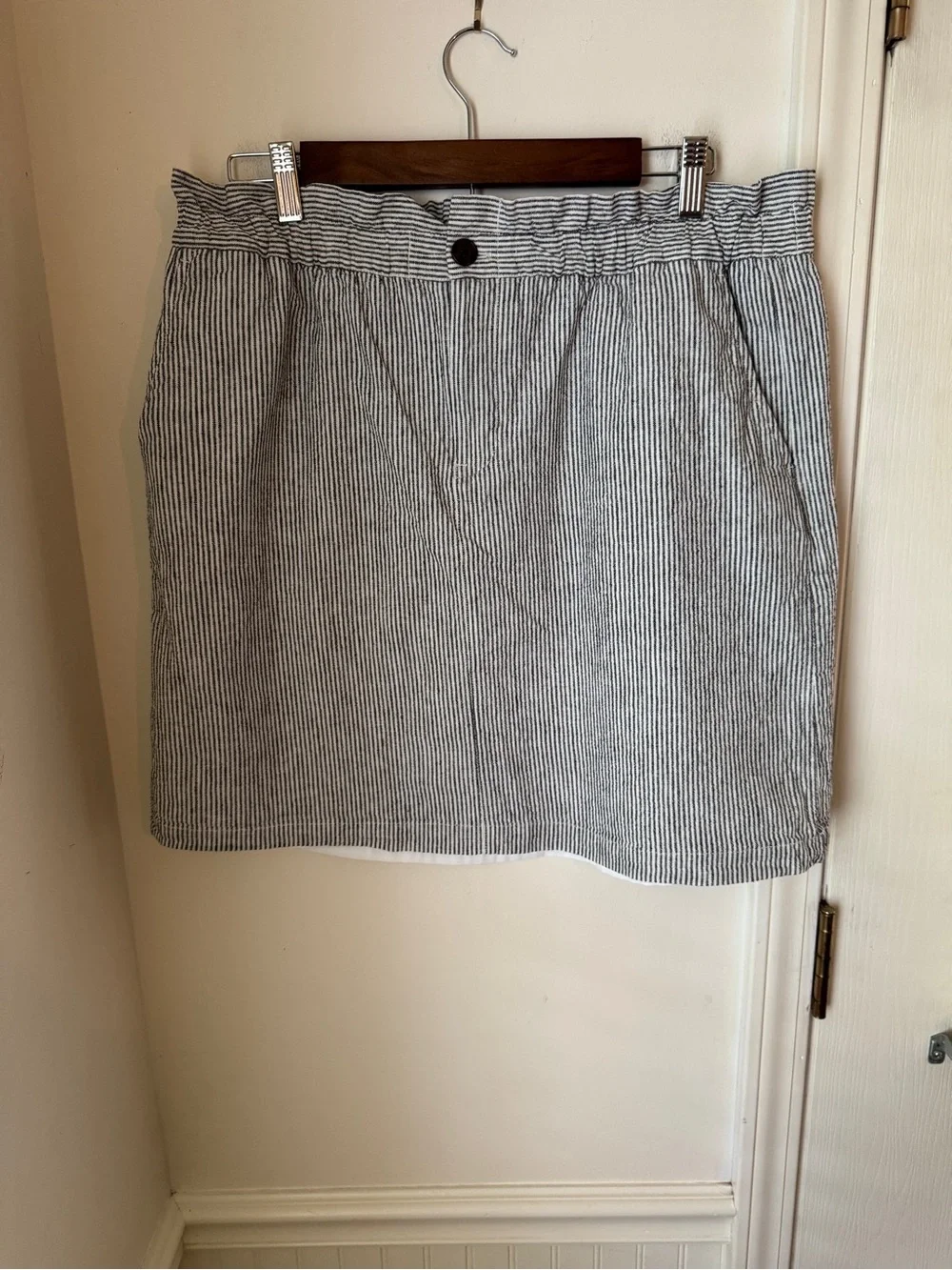 J. Crew Black &‎ White Pinstripe Paperbag Waist Mini Skirt Size 14